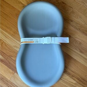 Keekaroo Peanut Baby Changer